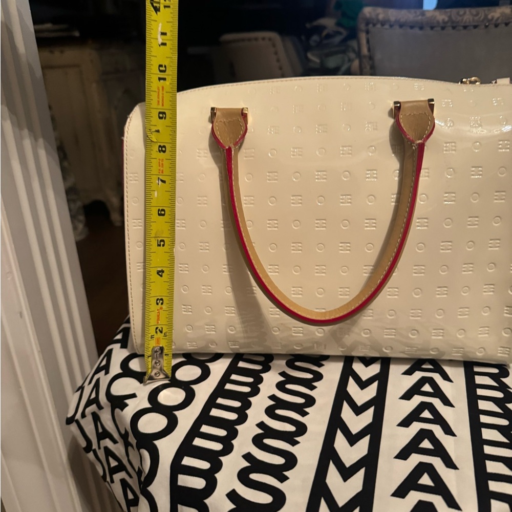Cream Arcadia. Carried for 1 week. Has cross body strap. - Picture 8 of 16